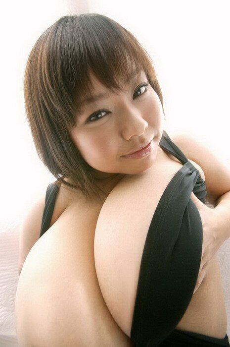 Японка с большой грудью (15 фото)