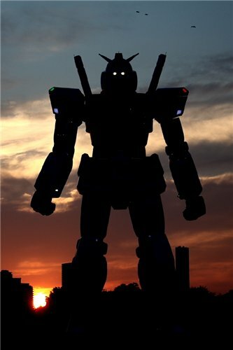 Гигантский токийский Gundam оживает по ночам